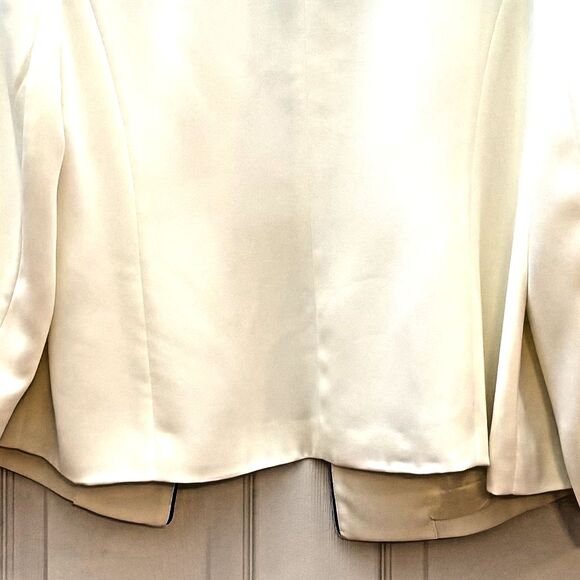 Jones New York Women's Blazer (16W), Lined, Creamy-White, Long Sleeves Exc Cond. - Picture 7 of 11